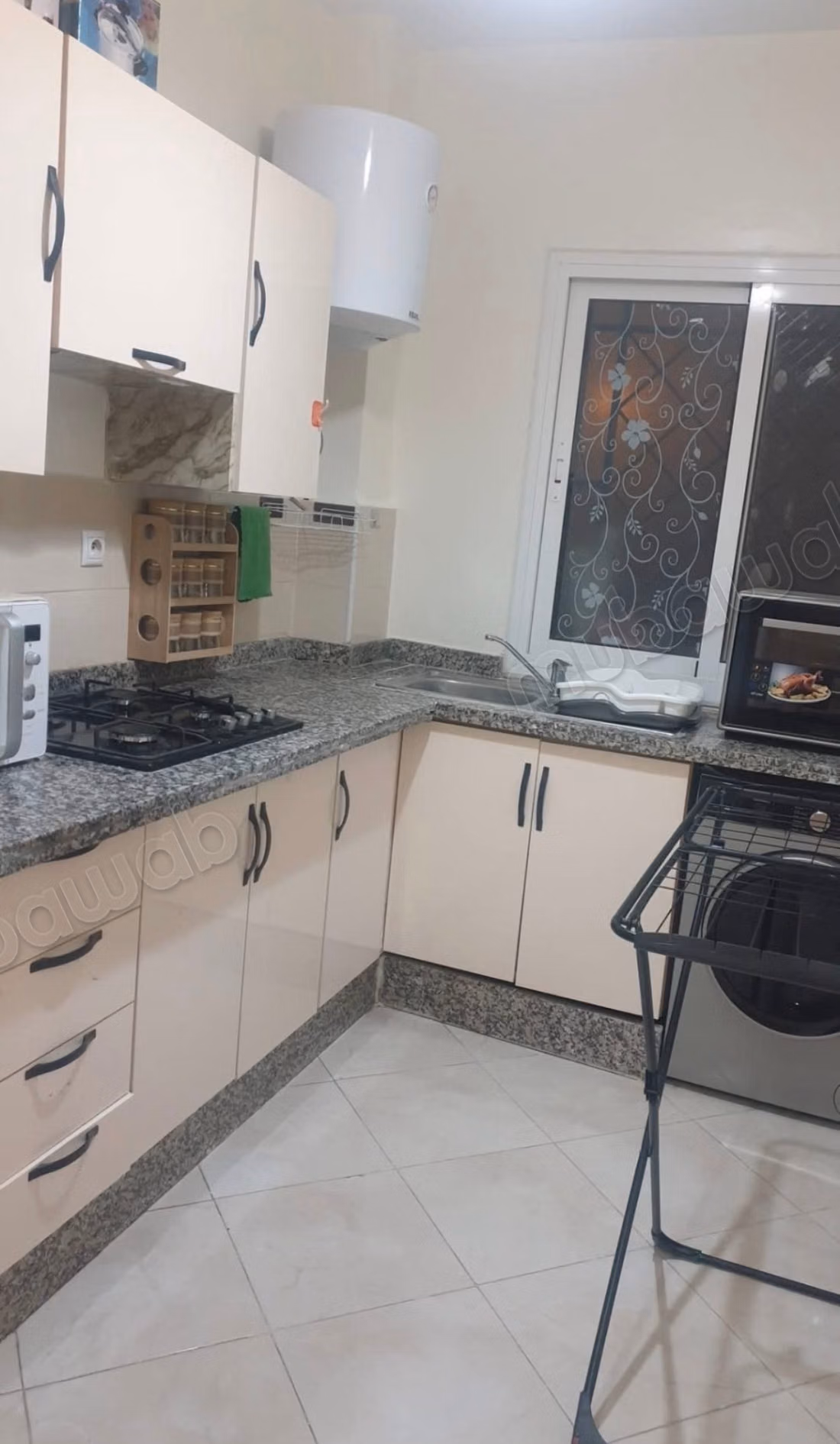 Appartements à louer à Beni Mellal. 3 excellentes chambres. Salon marocain traditionnel, hébergement sécurisé