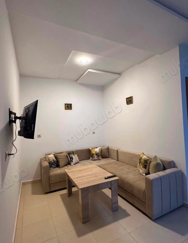 Appartements à louer à Beni Mellal. 3 excellentes chambres. Salon marocain traditionnel, hébergement sécurisé