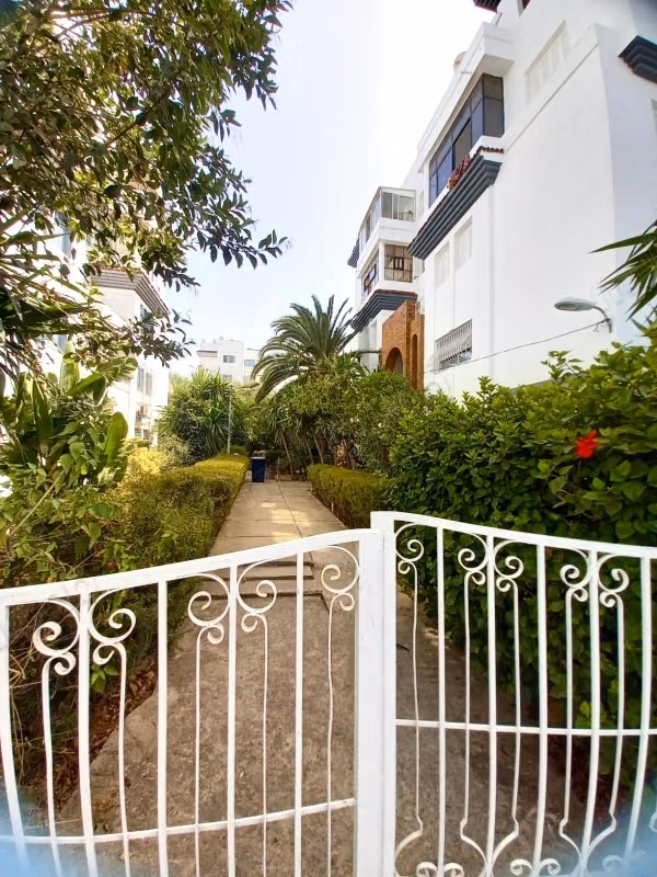 Appartement lumineux, idéalement situé à Hay Nahda