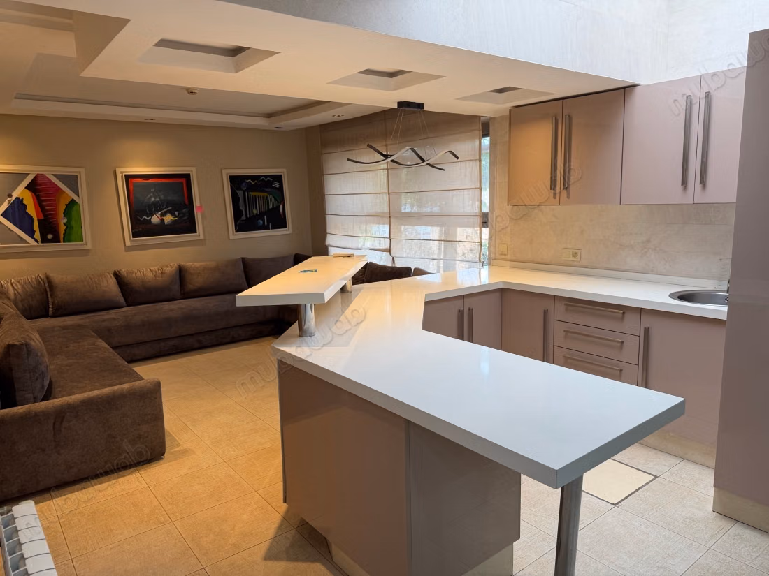 Charming Renovated Empty Villa in Green City