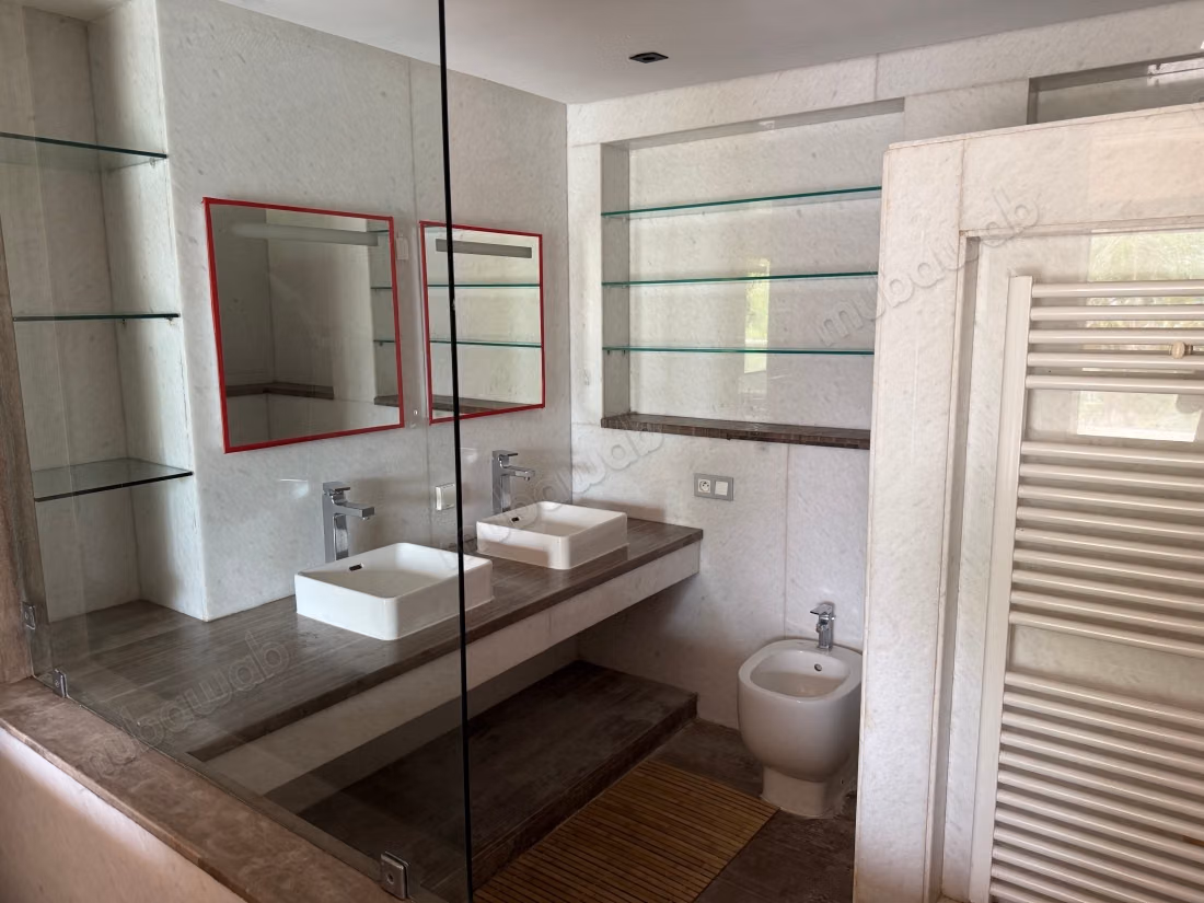 Charming Renovated Empty Villa in Green City