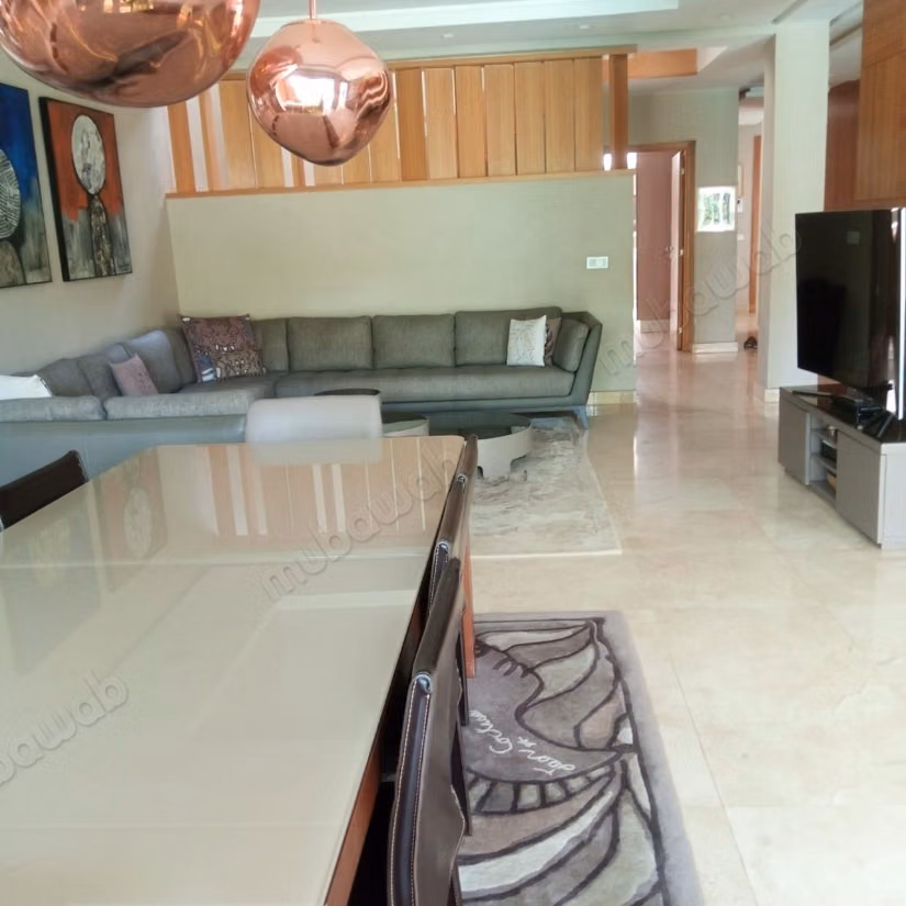 Charming Renovated Empty Villa in Green City