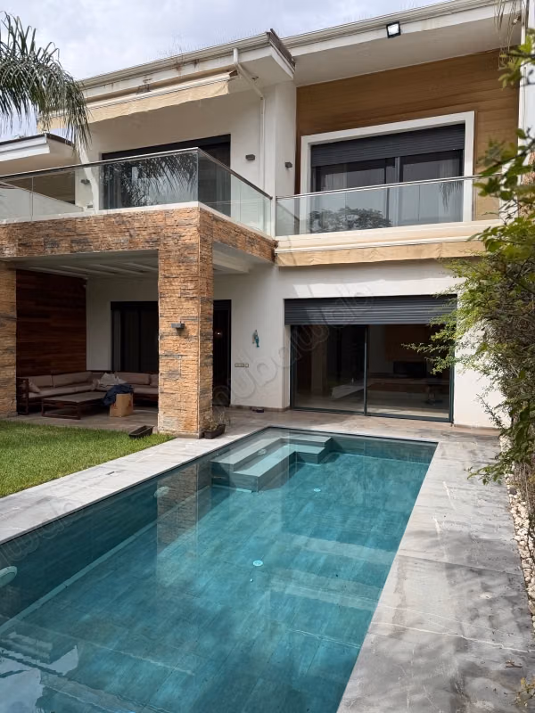 Charming Renovated Empty Villa in Green City