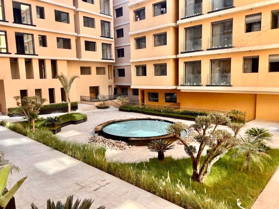 Appartement en location à Ouasis. 
Superficie 100 m². 
Bien meublé