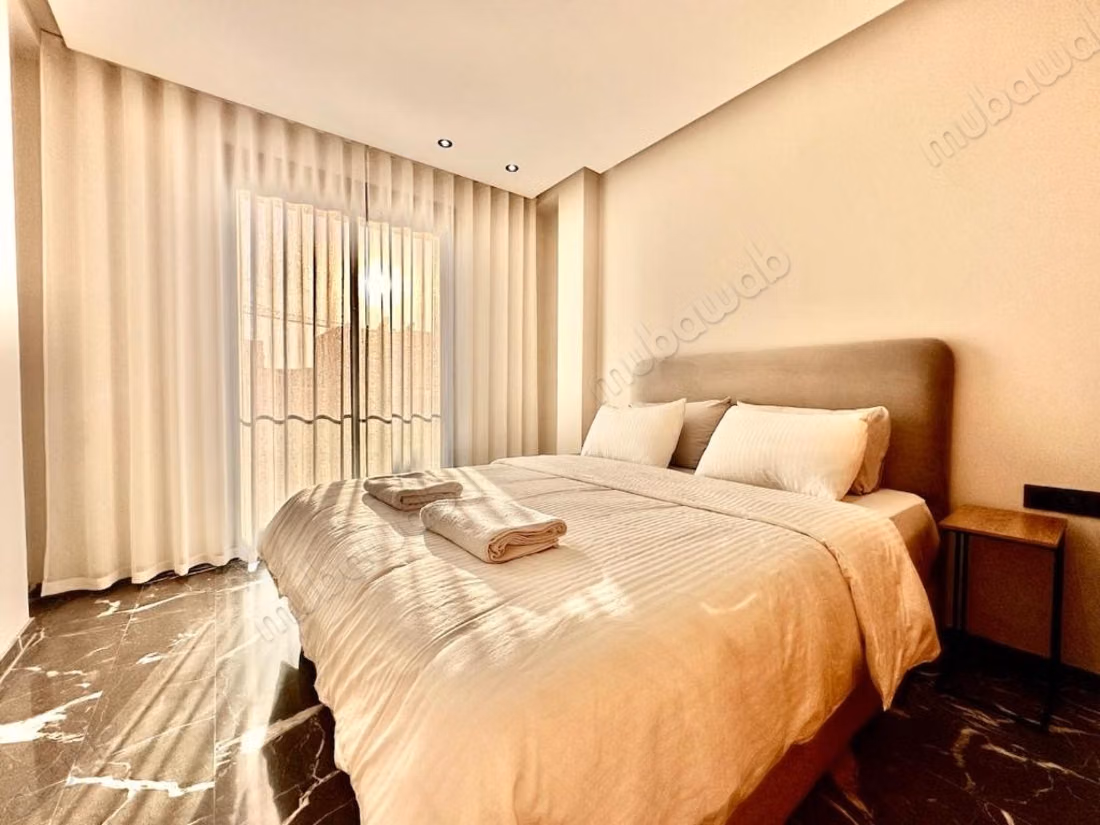 Appartement en location à Ouasis. 
Superficie 100 m². 
Bien meublé
