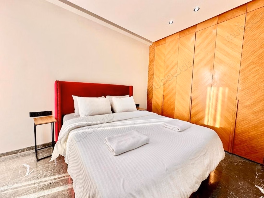 Appartement en location à Ouasis. 
Superficie 100 m². 
Bien meublé