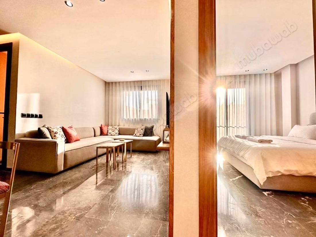 Appartement en location à Ouasis. 
Superficie 100 m². 
Bien meublé