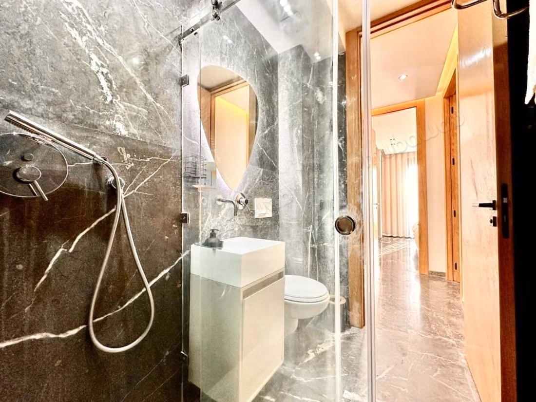 Appartement en location à Ouasis. 
Superficie 100 m². 
Bien meublé