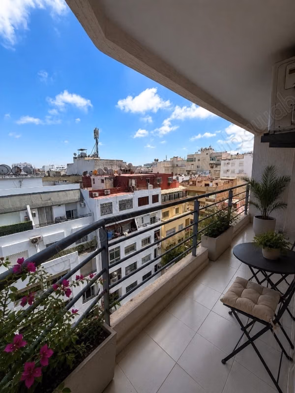 En alquiler apartamento vacío en piso alto barrio de las princesas