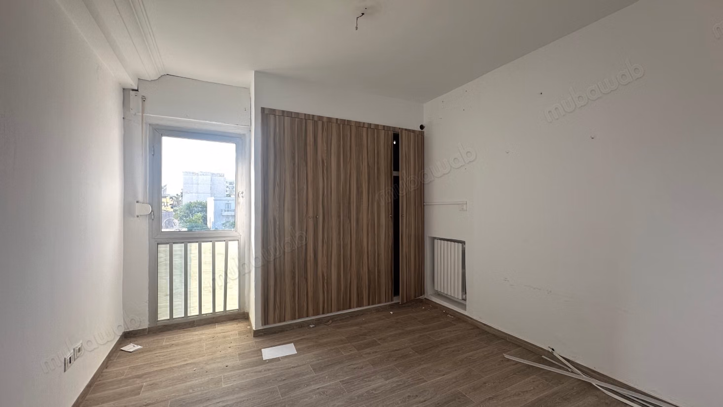 A louer Bureau en H4 à El Menzah 6. Superficie 144 m²