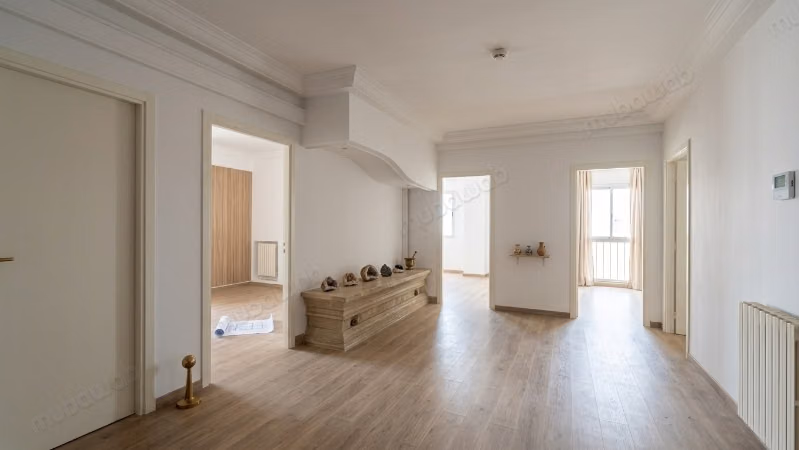 A louer Bureau en H4 à El Menzah 6. Superficie 144 m²