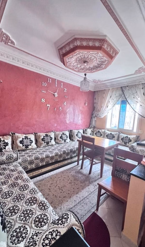 Appartement magnifique à vendre à Abwab Sala. 2 pièces. Porte solide, salon marocain