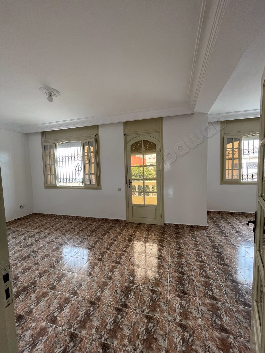 Superbe villa à louer à Dar Bouazza. 4 pièces confortables. Garage et terrasse