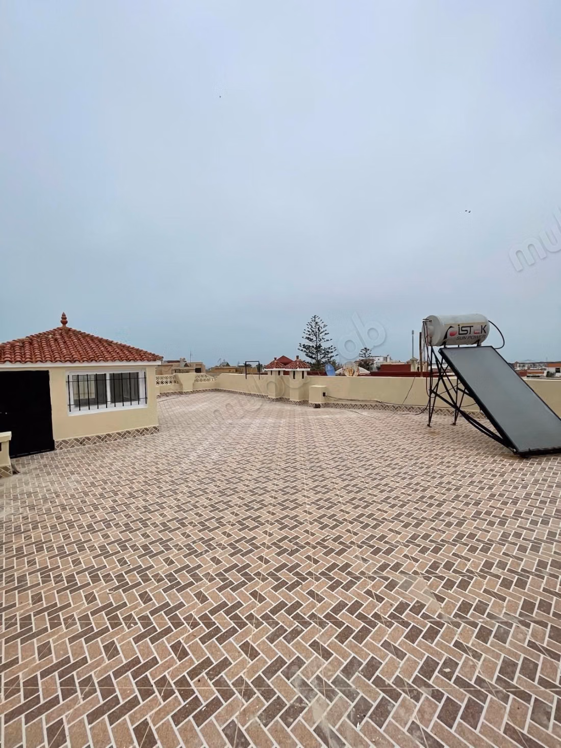 Superbe villa à louer à Dar Bouazza. 4 pièces confortables. Garage et terrasse