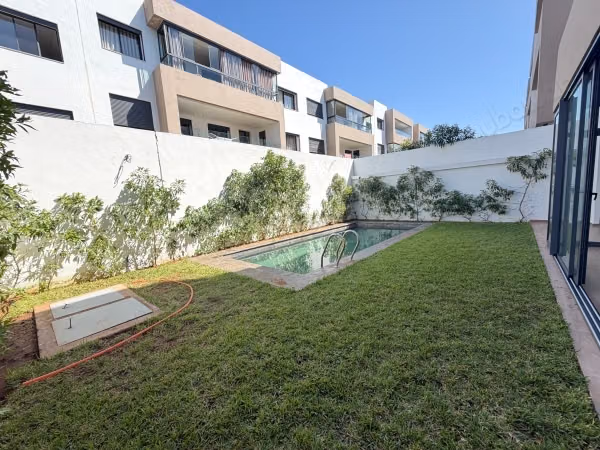Apartamento en planta baja amueblado en alquiler en Dar Bouazza