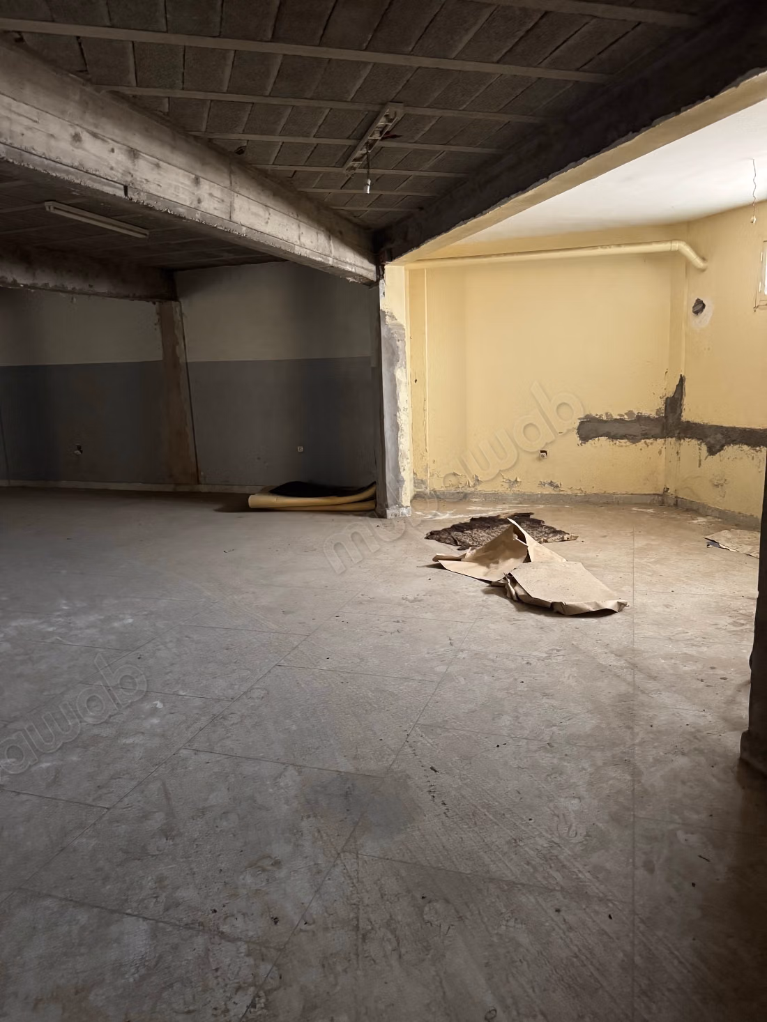 Bureaux et magasins à louer à Hay Al Massar. Superficie de 500 m²