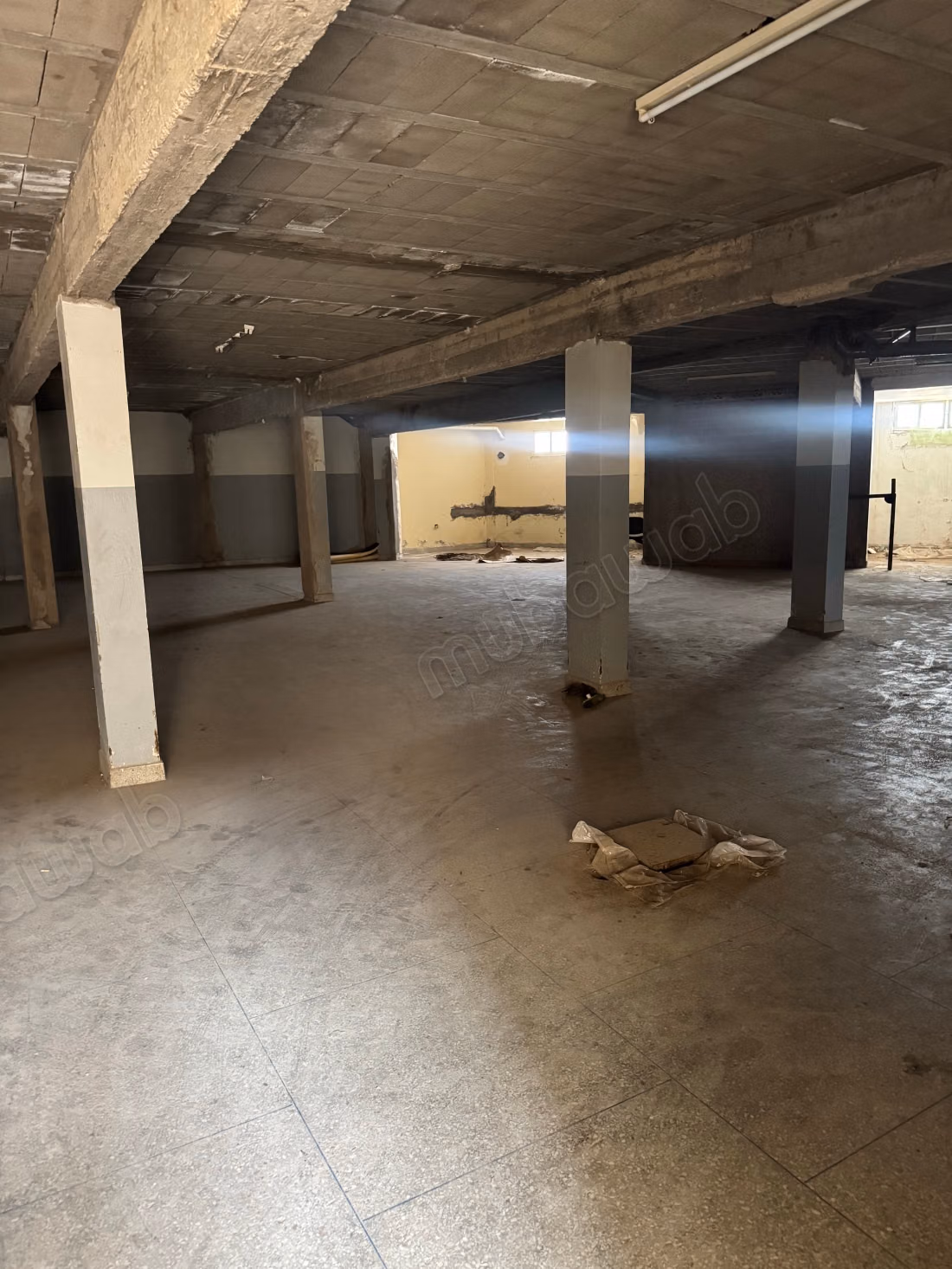Bureaux et magasins à louer à Hay Al Massar. Superficie de 500 m²