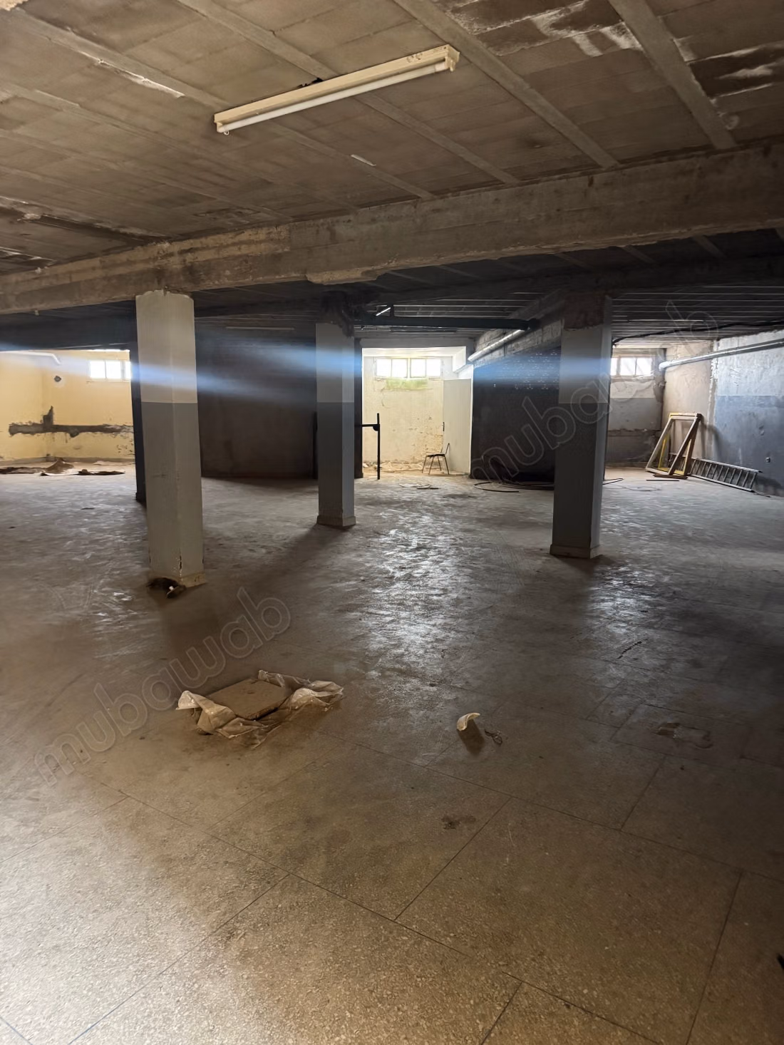 Bureaux et magasins à louer à Hay Al Massar. Superficie de 500 m²