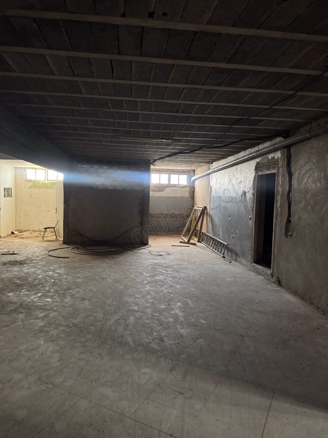 Bureaux et magasins à louer à Hay Al Massar. Superficie de 500 m²