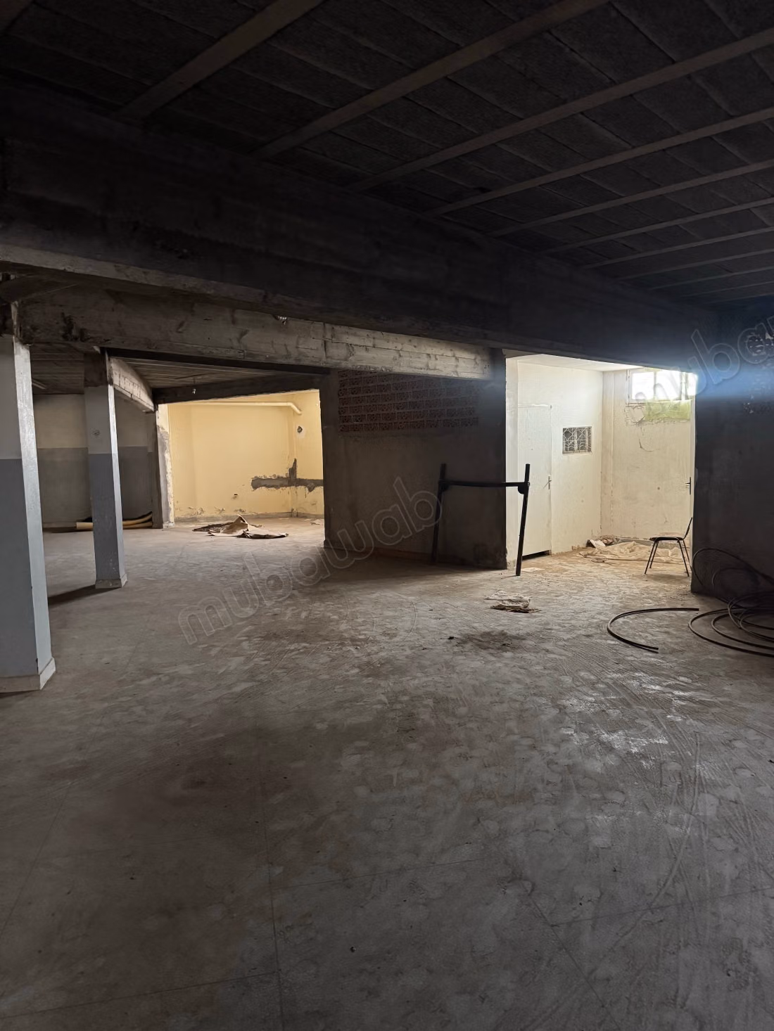 Bureaux et magasins à louer à Hay Al Massar. Superficie de 500 m²