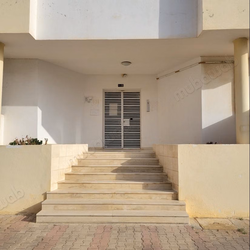 Louez cet appartement à La Soukra Ville.
Surface de 130 m².
Bien meublé