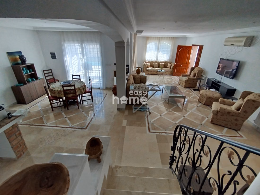 Villa de 280m² sur terrain de 475m²