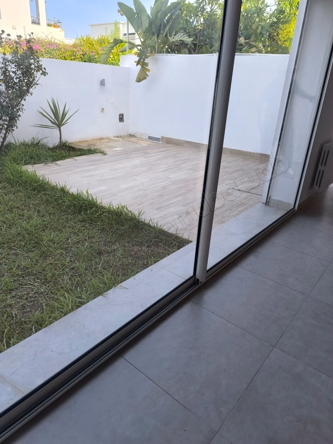 Magnifique villa à louer à la Marsa. 4 chambres agréables. Antenne parabolique, résidence sécurisée