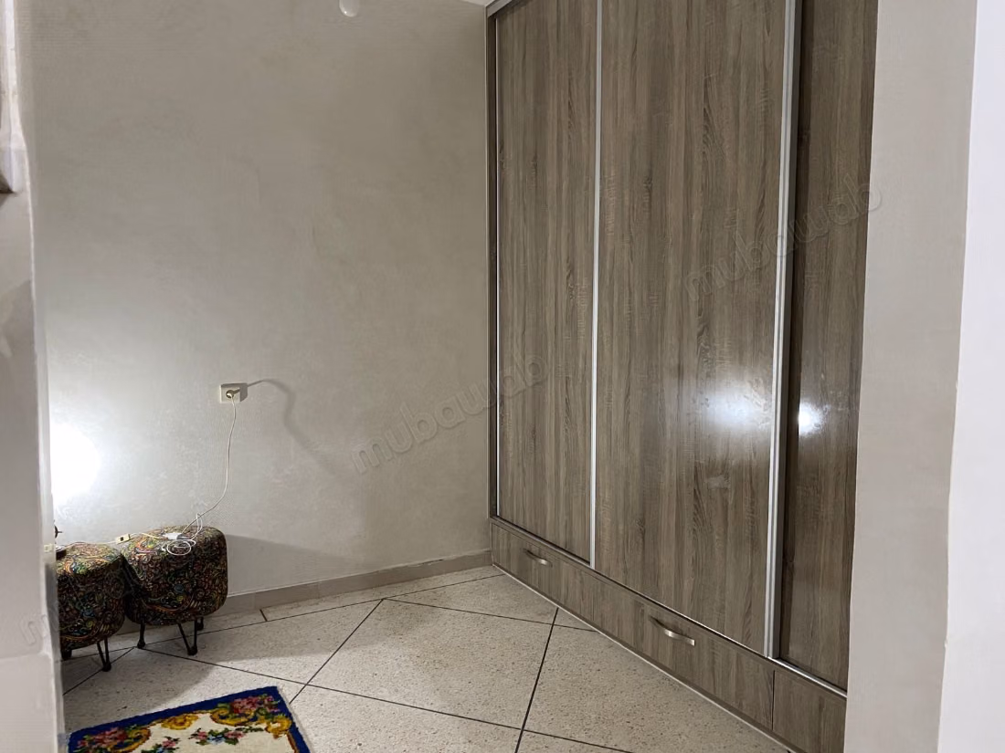 House for sale in Hay Zaytoun. 3 comfortable rooms. Secured 24/7
