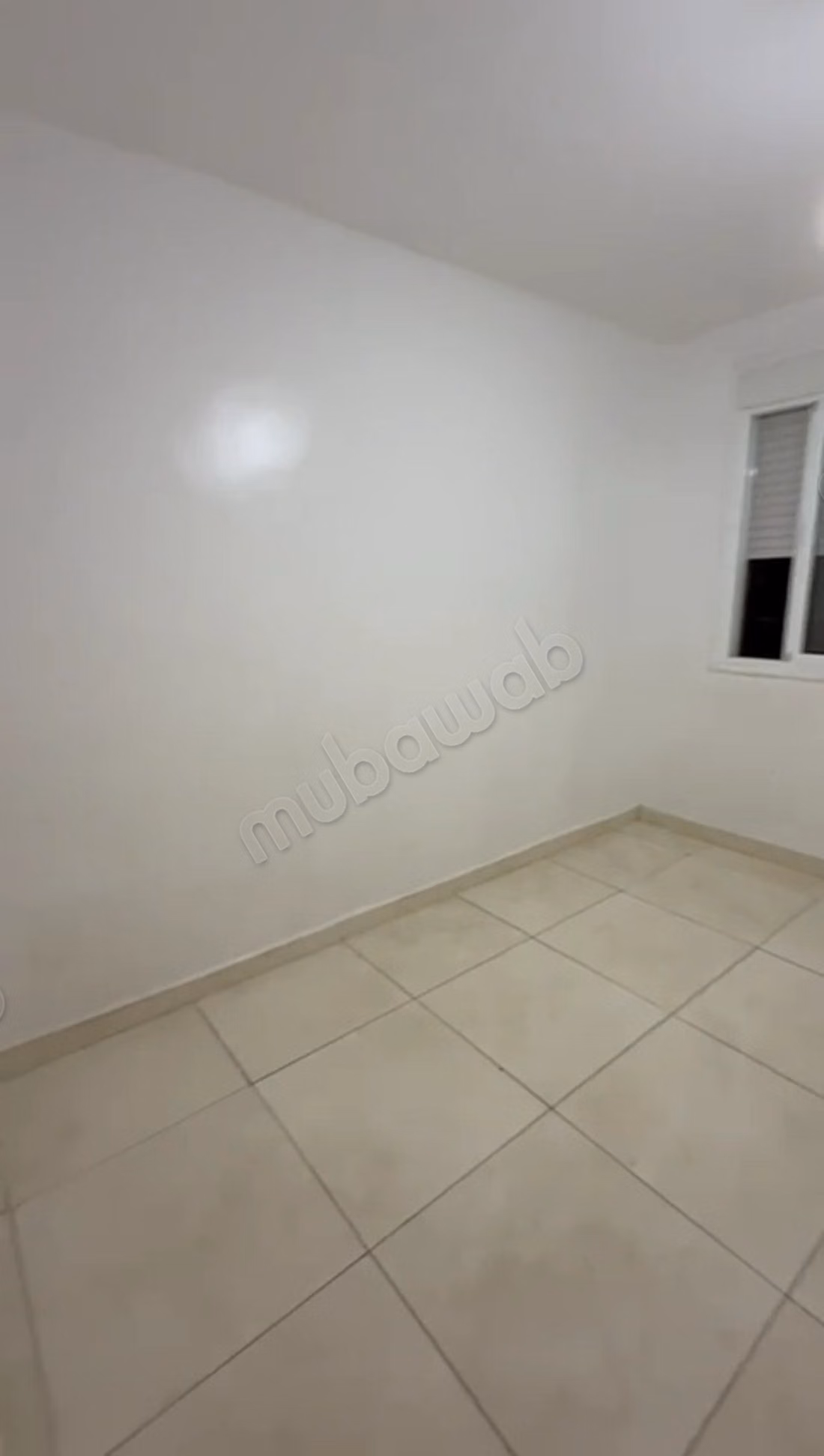 Bel appartement disponible 25 octobre en location à Branes 1.2 belles chambres. Antenne parabolique et sécurité