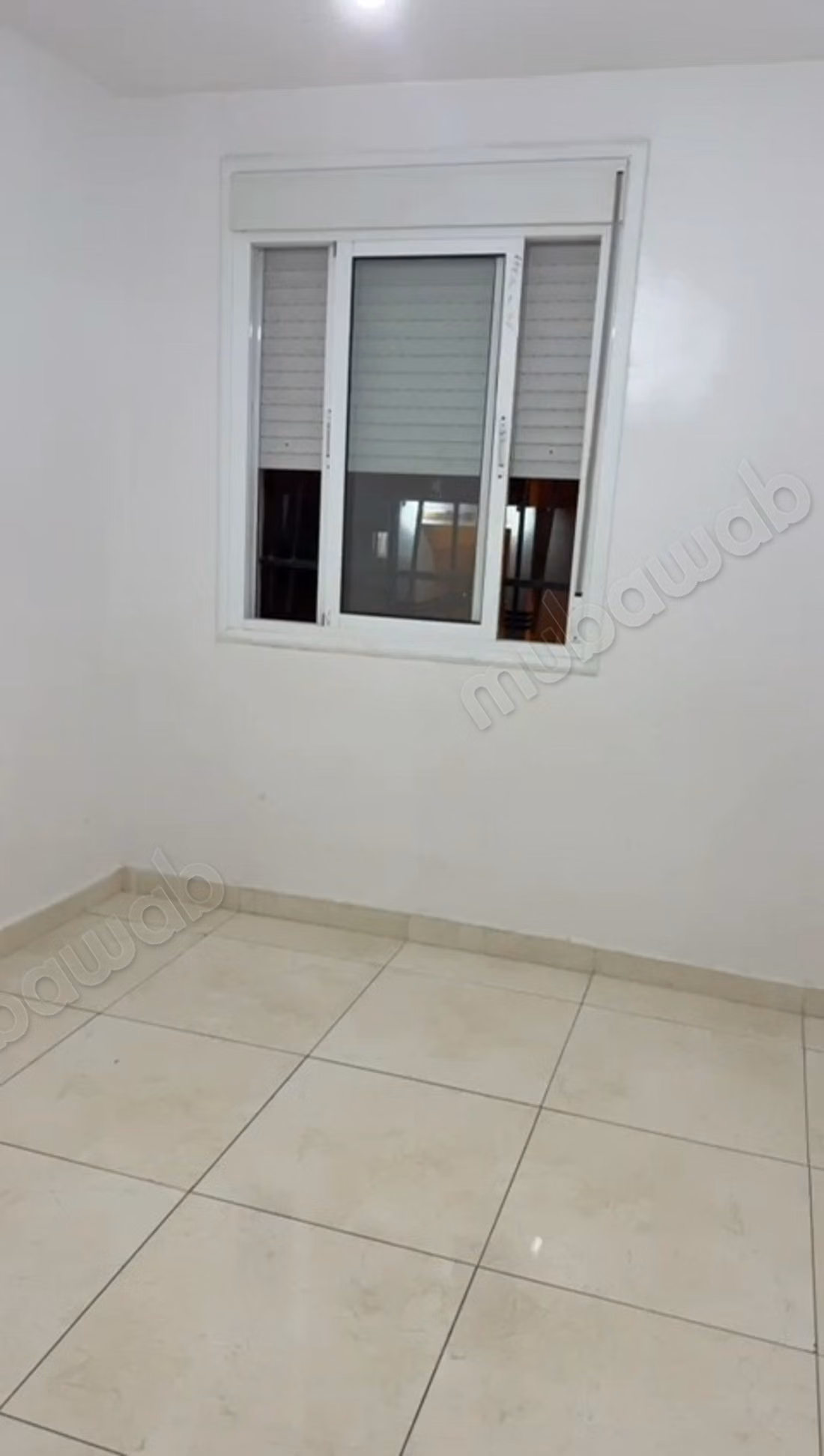 Bel appartement disponible 25 octobre en location à Branes 1.2 belles chambres. Antenne parabolique et sécurité