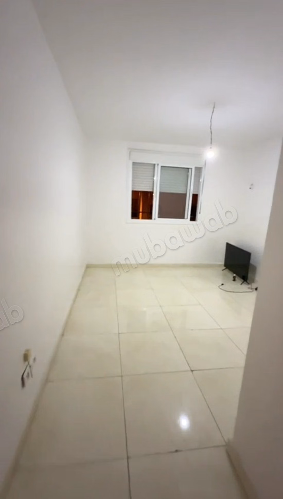 Bel appartement disponible 25 octobre en location à Branes 1.2 belles chambres. Antenne parabolique et sécurité