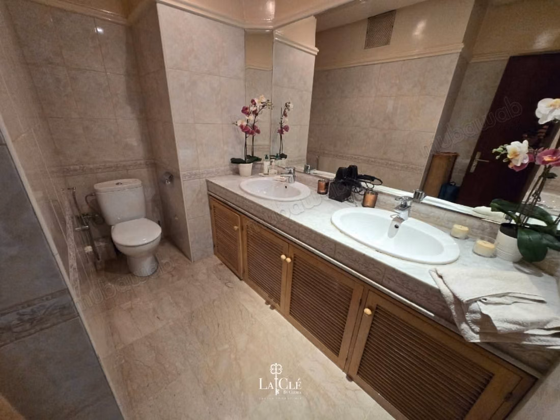 Apartment for sale in Val Fleury. Area 177 m². Traditional Moroccan living room, secured residence