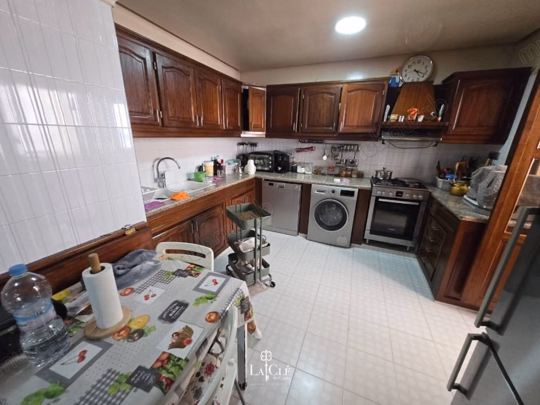 Apartment for sale in Val Fleury. Area 177 m². Traditional Moroccan living room, secured residence