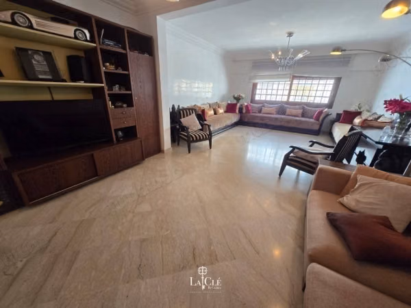 Apartment for sale in Val Fleury. Area 177 m². Traditional Moroccan living room, secured residence