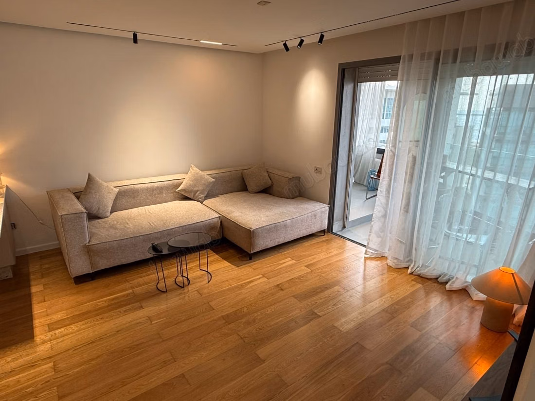 Appartements à louer à Casablanca Marina. Superficie totale de 80 m². Double vitrage et porte solide