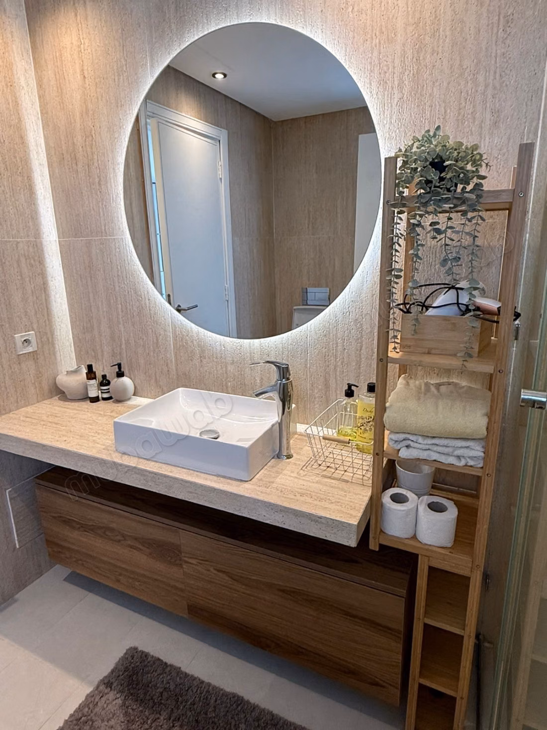Appartements à louer à Casablanca Marina. Superficie totale de 80 m². Double vitrage et porte solide