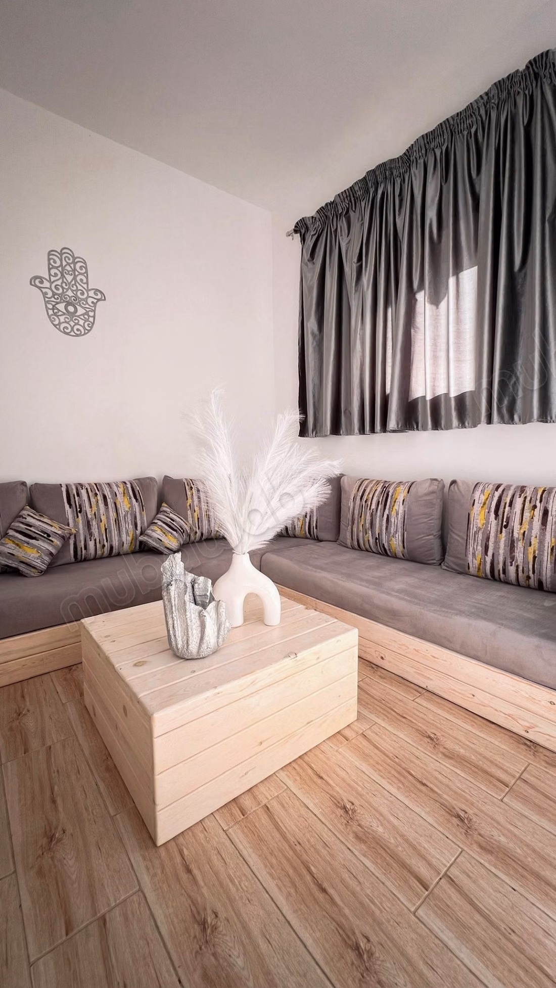 Appartements à louer à Chefchaouen. Superficie 55 m². Salon marocain et antenne satellite