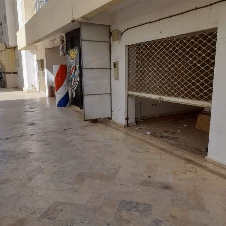 Mooie winkel te koop in Hay Hassani. Totale oppervlakte 27 m². Beveiligd 24/7