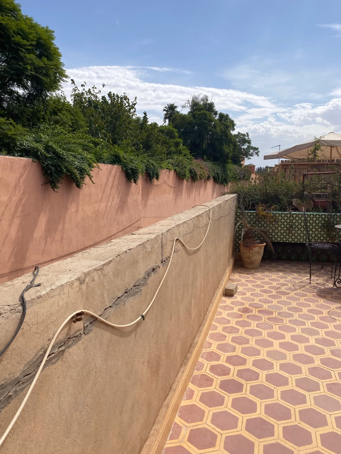 TITLE DEED RIAD WITH CAR ACCESS - 69 m² - and three facades