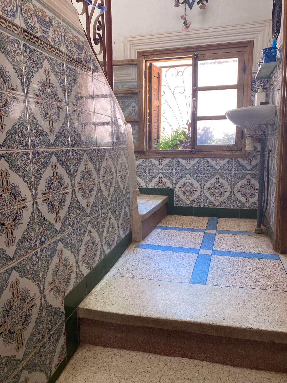 TITLE DEED RIAD WITH CAR ACCESS - 69 m² - and three facades