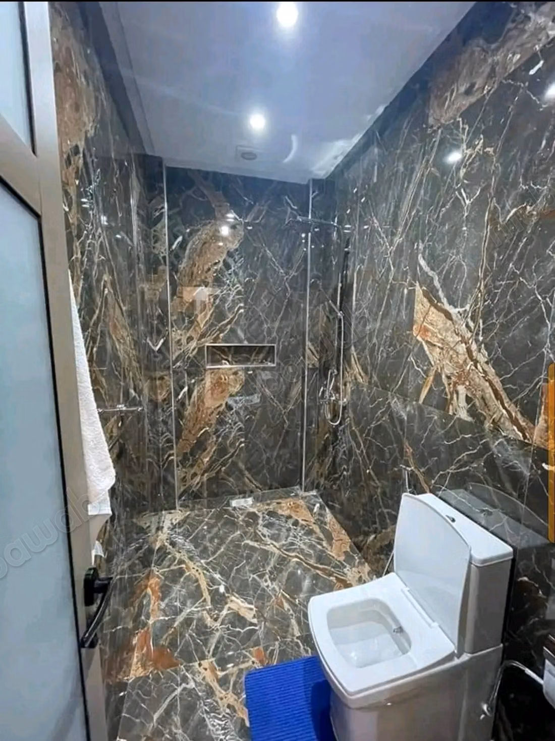 Appartements à louer dans la tour. 1 bonne chambre. Double vitrage et porte solide