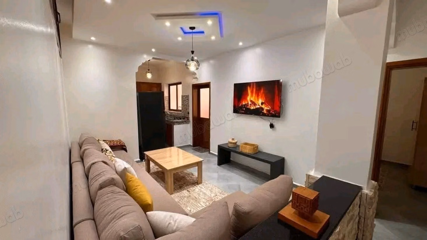 Appartements à louer dans la tour. 1 bonne chambre. Double vitrage et porte solide