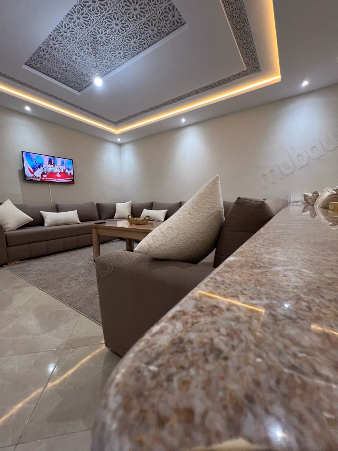 Appartements à louer sur la rue Mohammed 5. Surface totale 85 m². Salon marocain traditionnel, résidence sécurisée