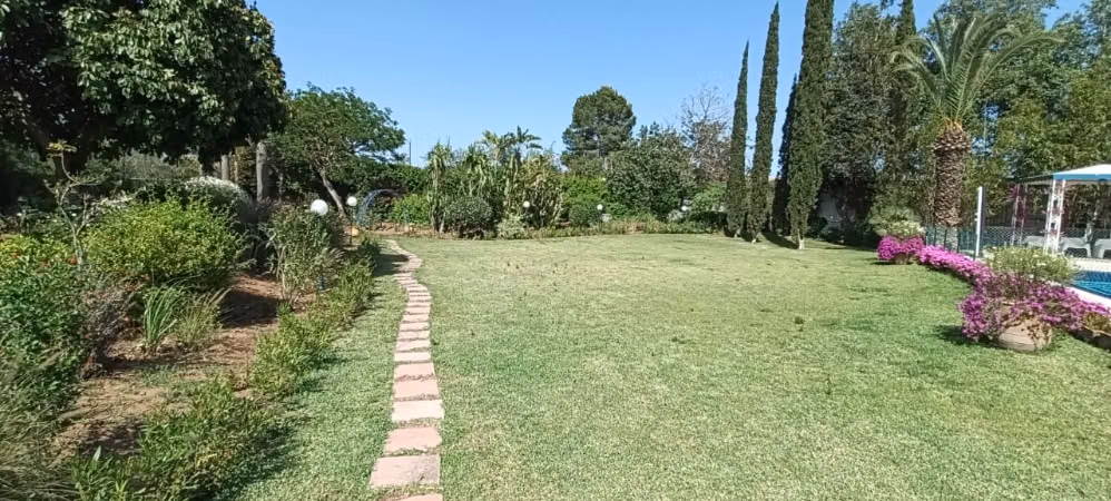 Terrain à vendre à Souissi. Superficie 1750 m²
