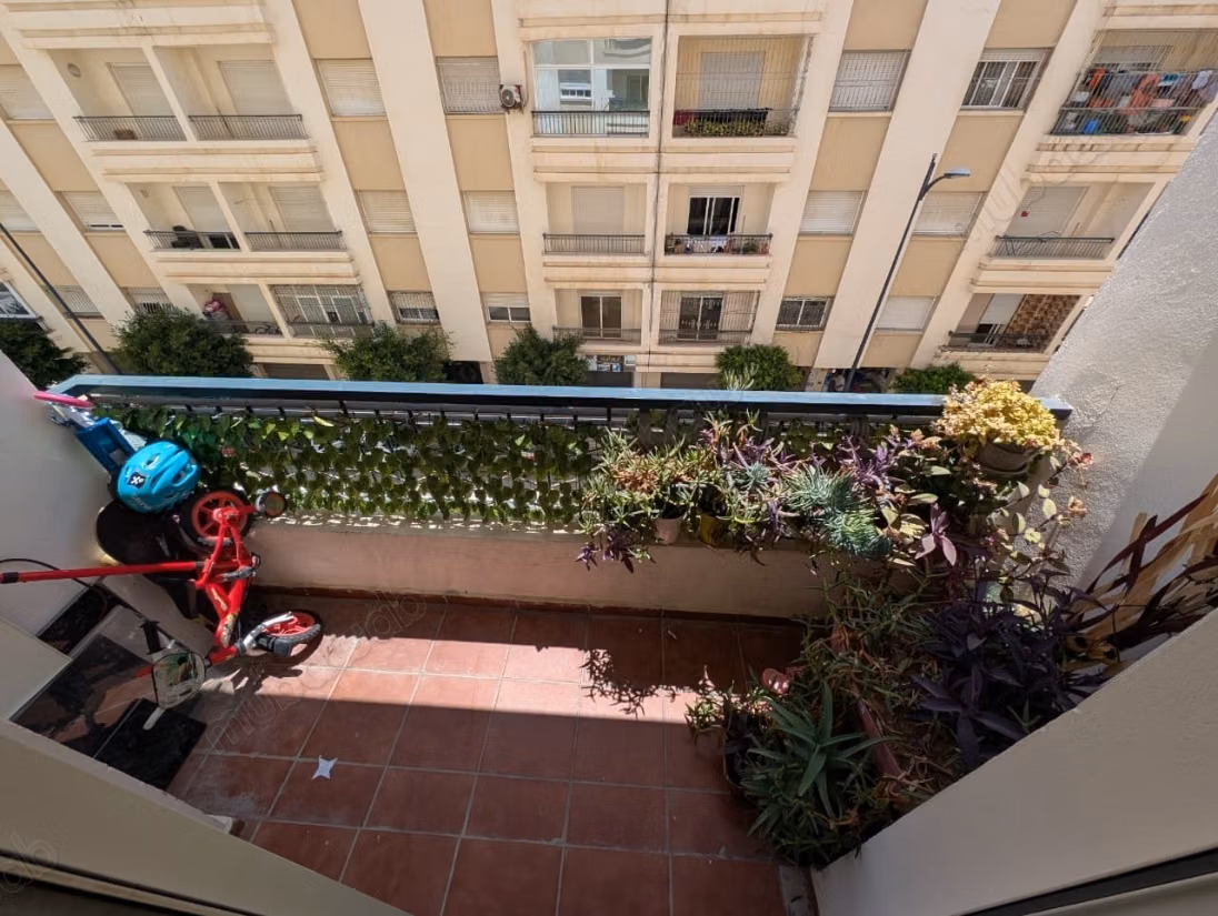 Apartment 2 bedrooms 70 m² balcony total declaration