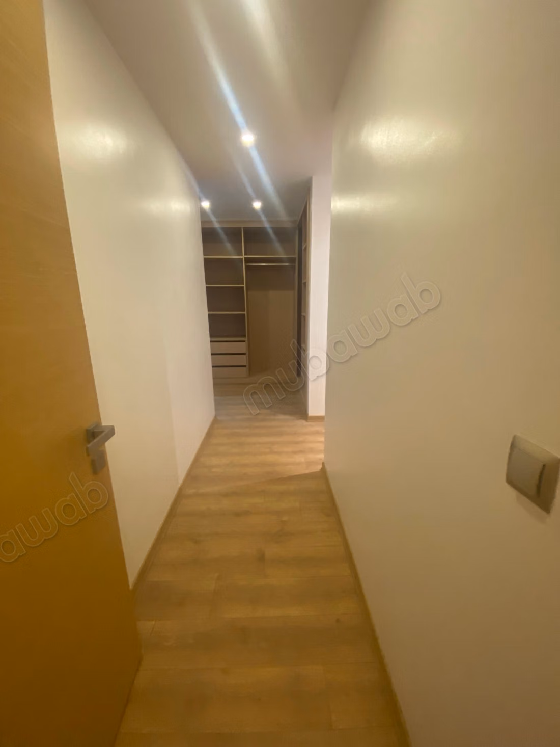 Stunning apartment for sale in Souissi. 3 comfortable bedrooms. Typical Moroccan living room, secured residence