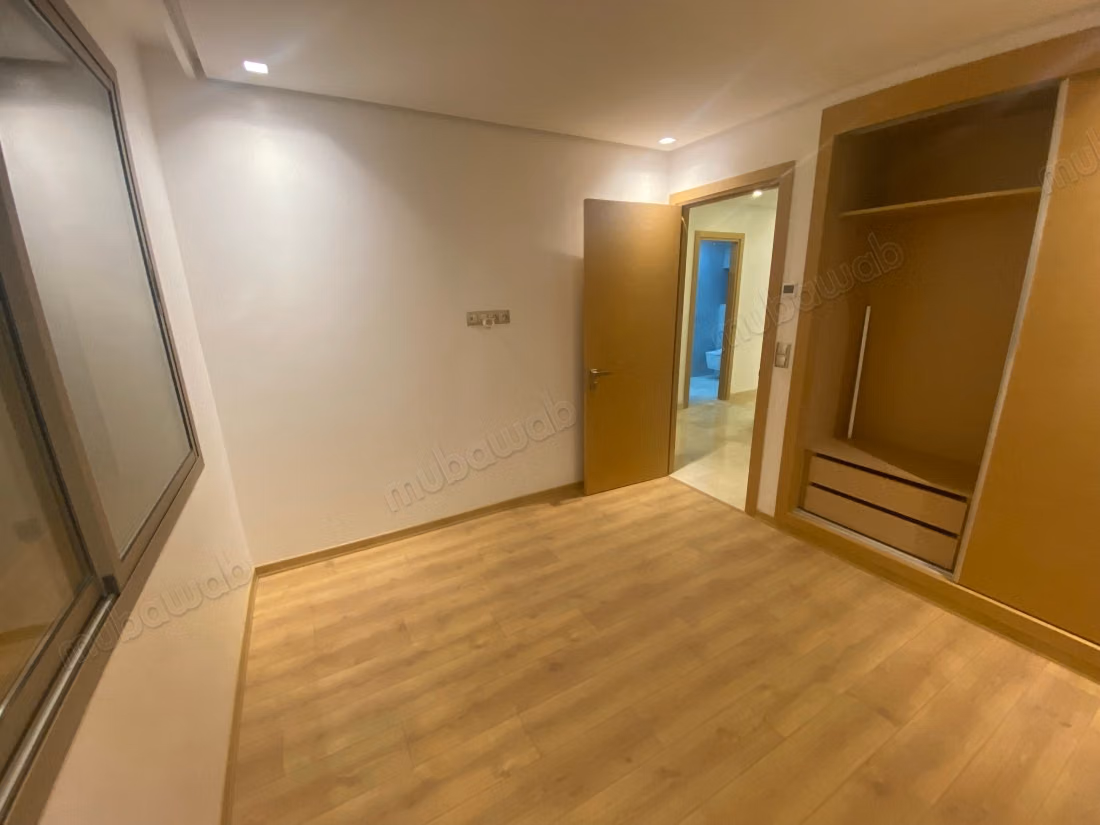 Stunning apartment for sale in Souissi. 3 comfortable bedrooms. Typical Moroccan living room, secured residence