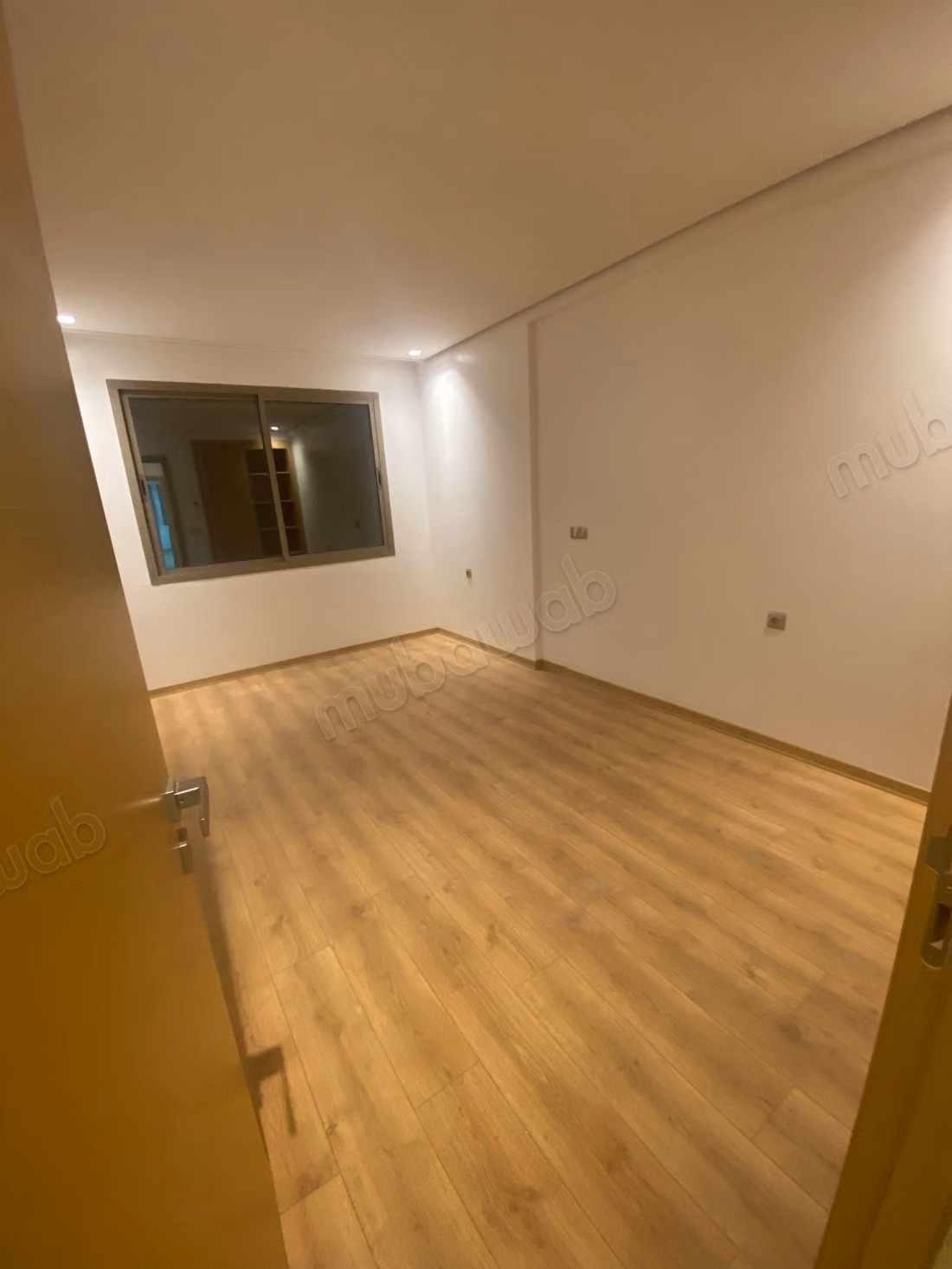 Stunning apartment for sale in Souissi. 3 comfortable bedrooms. Typical Moroccan living room, secured residence