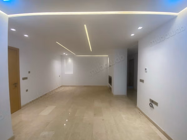Stunning apartment for sale in Souissi. 3 comfortable bedrooms. Typical Moroccan living room, secured residence