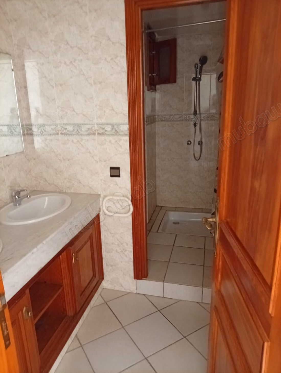 Prachtige villa te huur in Agdal. 3 comfortabele slaapkamers. Terras en tuin